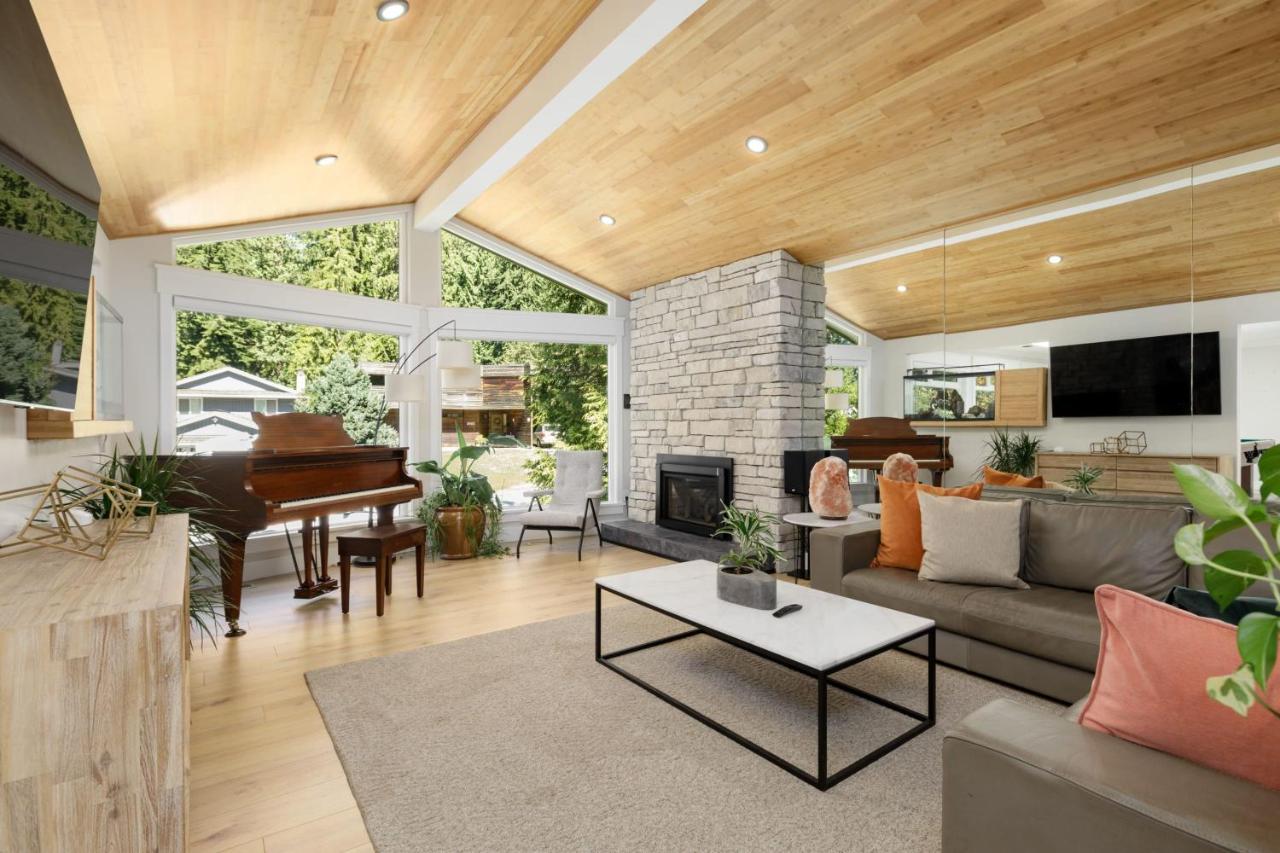 Beautiful Villa With Heated Pool Hot Tub By Forest North Vancouver Bagian luar foto