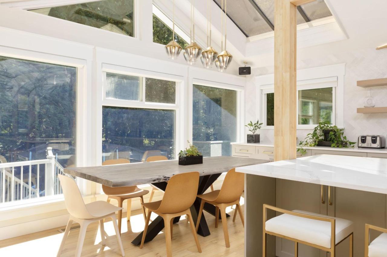 Beautiful Villa With Heated Pool Hot Tub By Forest North Vancouver Bagian luar foto