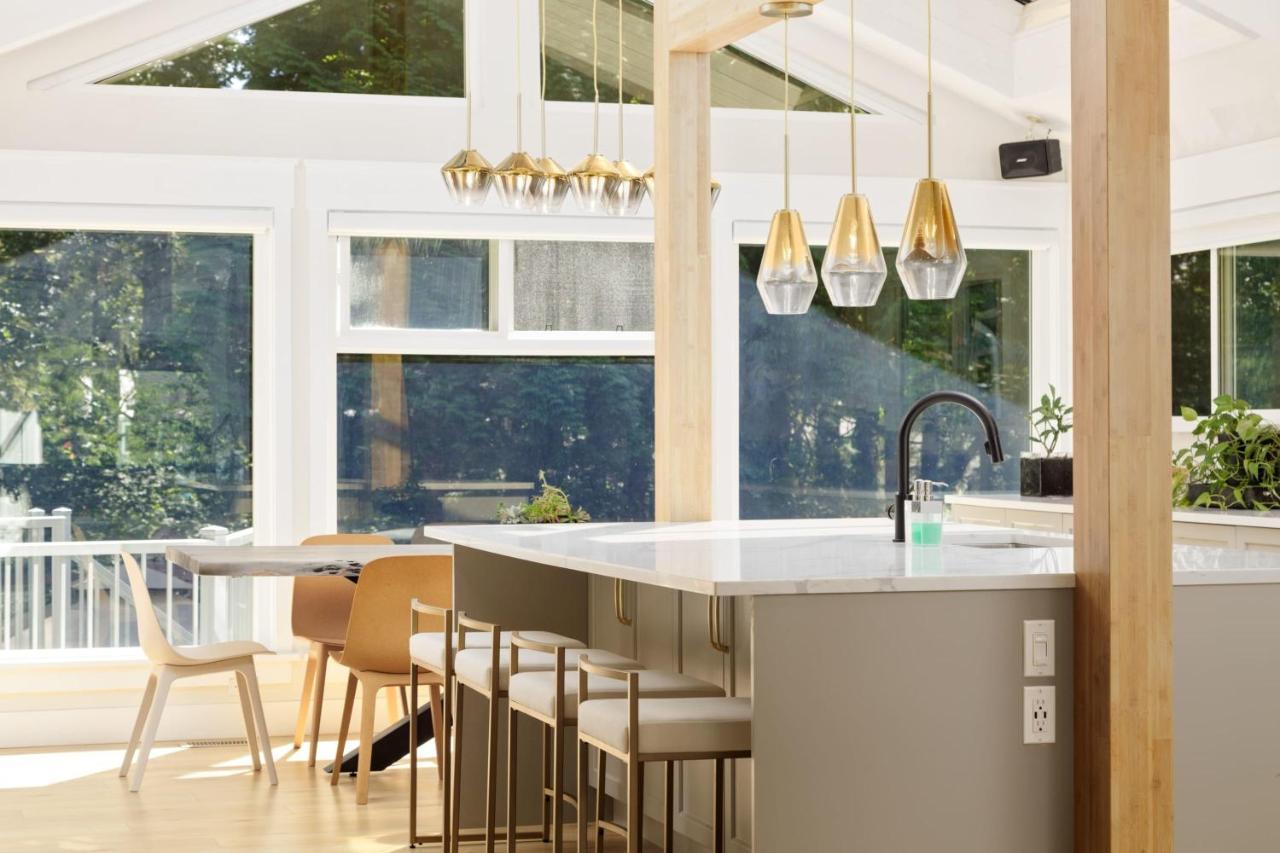 Beautiful Villa With Heated Pool Hot Tub By Forest North Vancouver Bagian luar foto