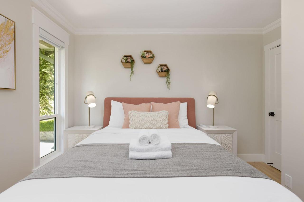 Beautiful Villa With Heated Pool Hot Tub By Forest North Vancouver Bagian luar foto