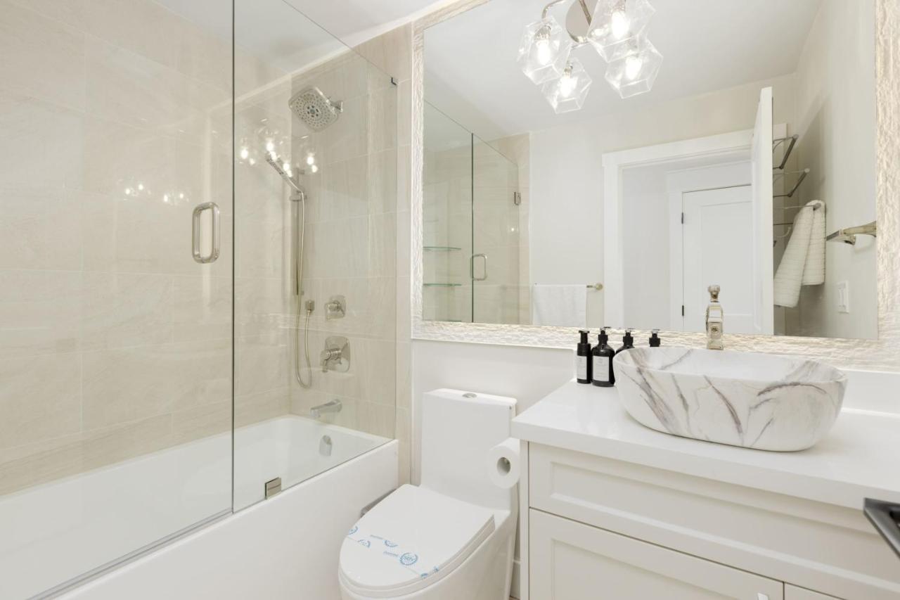 Beautiful Villa With Heated Pool Hot Tub By Forest North Vancouver Bagian luar foto