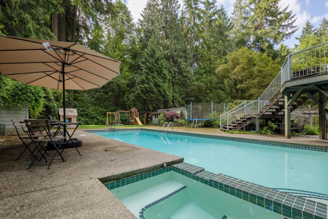 Beautiful Villa With Heated Pool Hot Tub By Forest North Vancouver Bagian luar foto