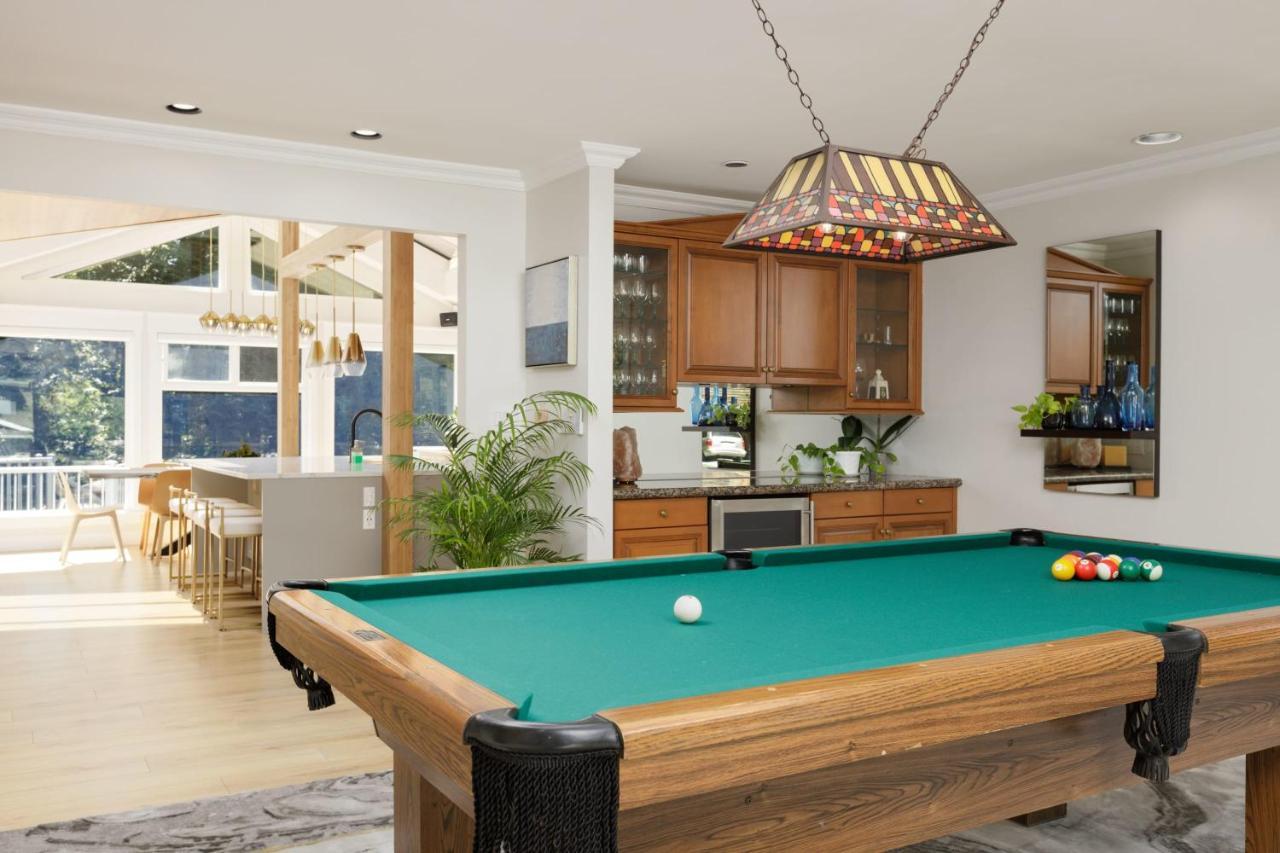 Beautiful Villa With Heated Pool Hot Tub By Forest North Vancouver Bagian luar foto