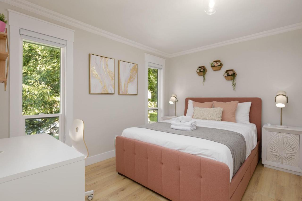 Beautiful Villa With Heated Pool Hot Tub By Forest North Vancouver Bagian luar foto