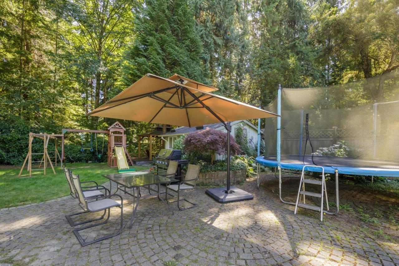 Beautiful Villa With Heated Pool Hot Tub By Forest North Vancouver Bagian luar foto