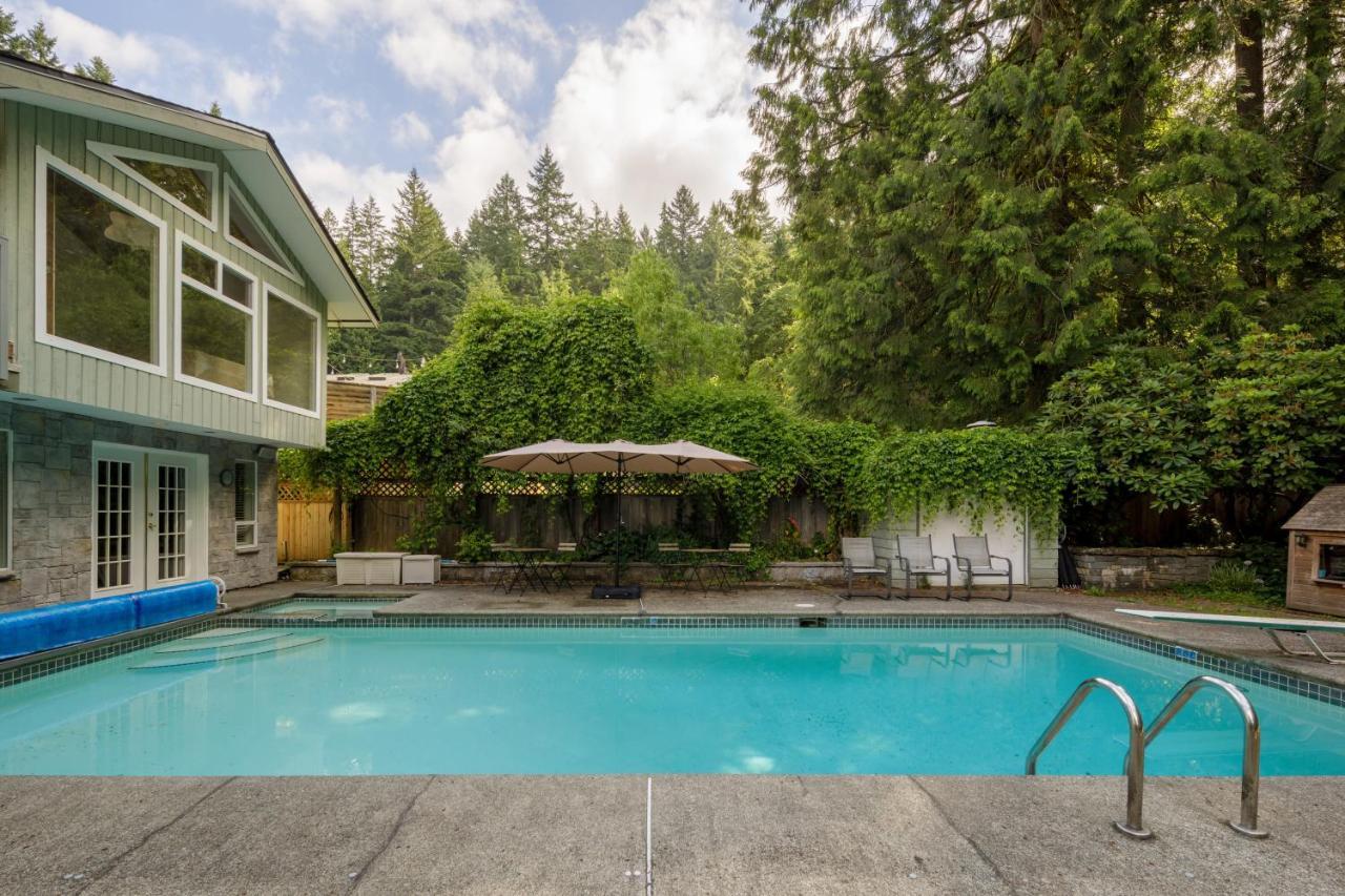 Beautiful Villa With Heated Pool Hot Tub By Forest North Vancouver Bagian luar foto
