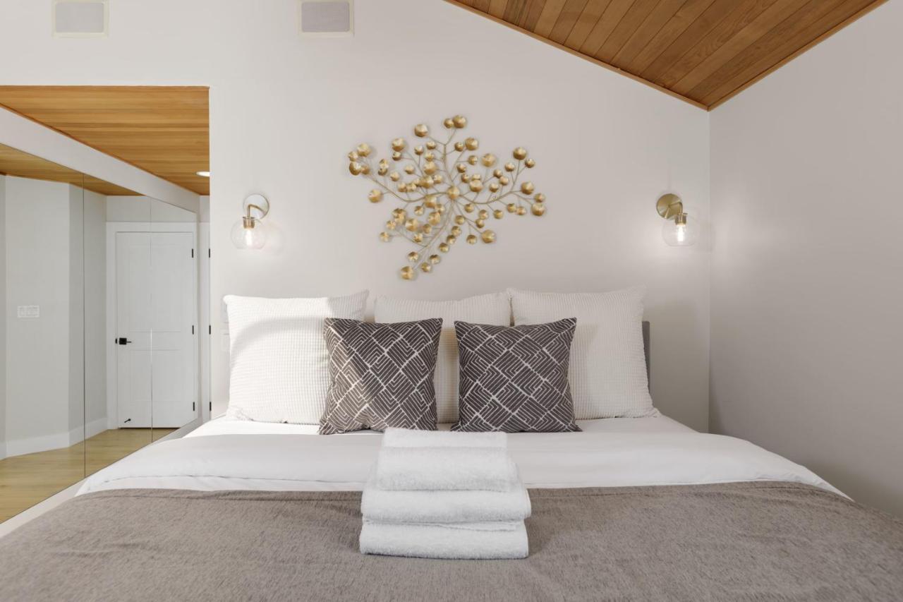 Beautiful Villa With Heated Pool Hot Tub By Forest North Vancouver Bagian luar foto