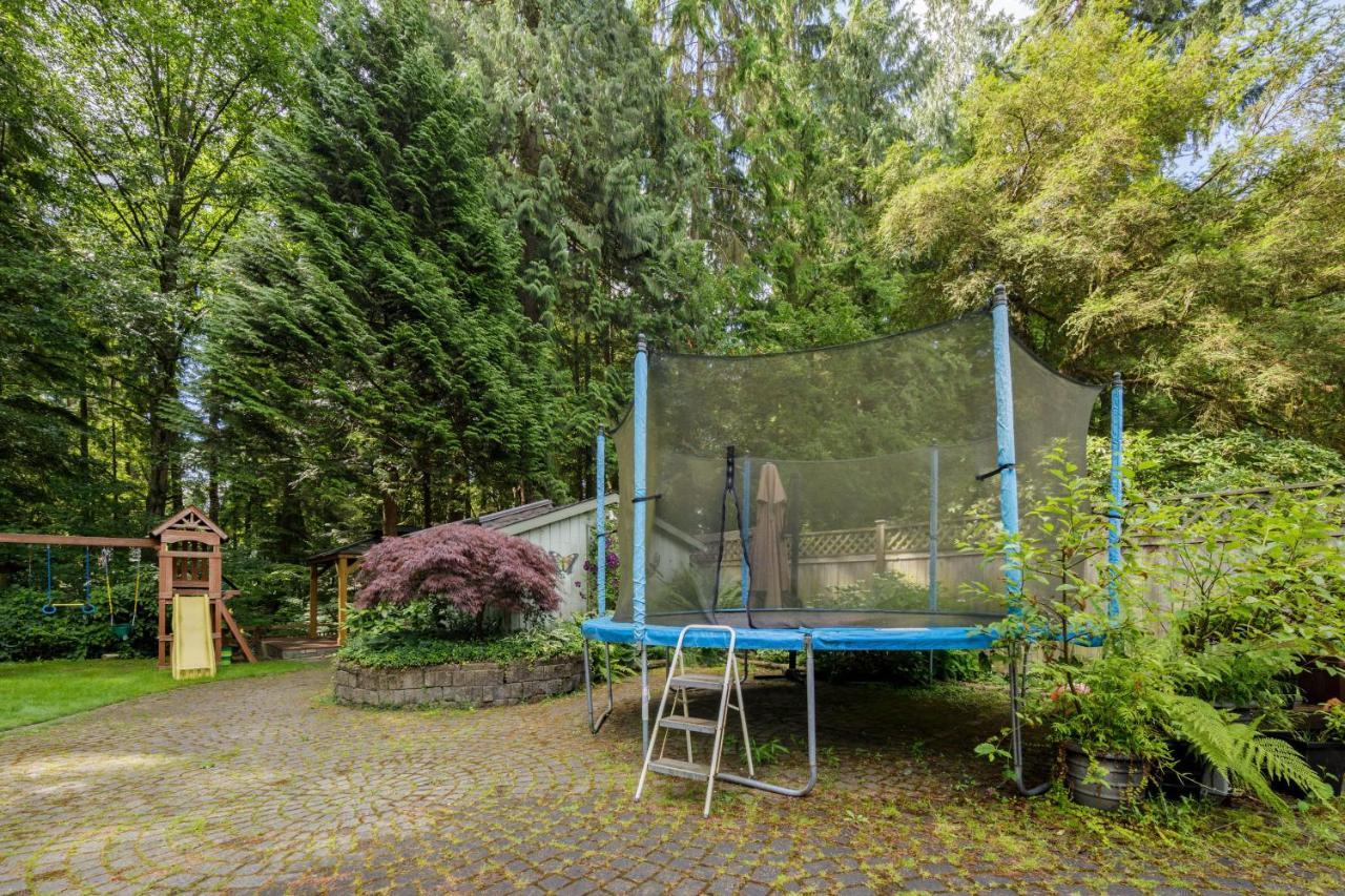 Beautiful Villa With Heated Pool Hot Tub By Forest North Vancouver Bagian luar foto