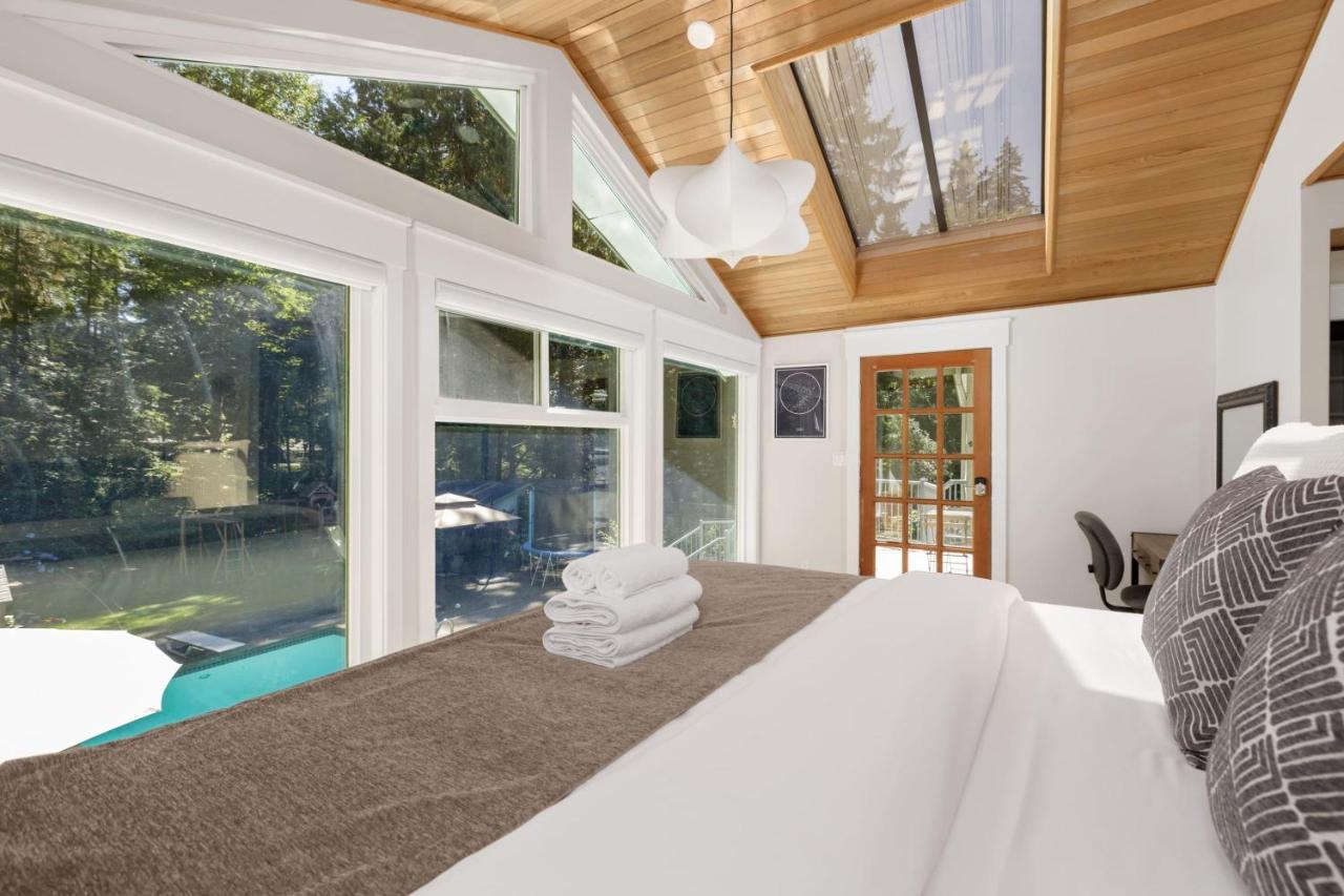 Beautiful Villa With Heated Pool Hot Tub By Forest North Vancouver Bagian luar foto