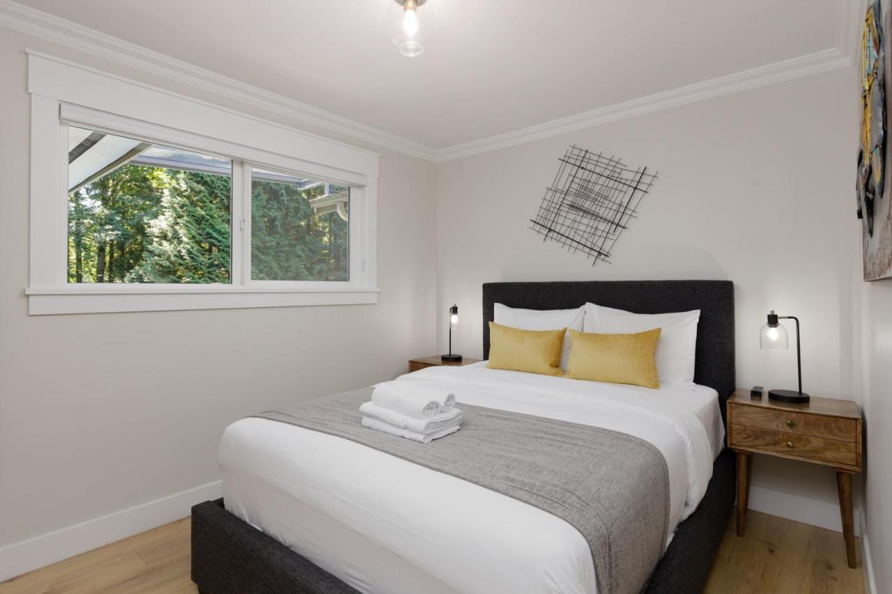 Beautiful Villa With Heated Pool Hot Tub By Forest North Vancouver Bagian luar foto