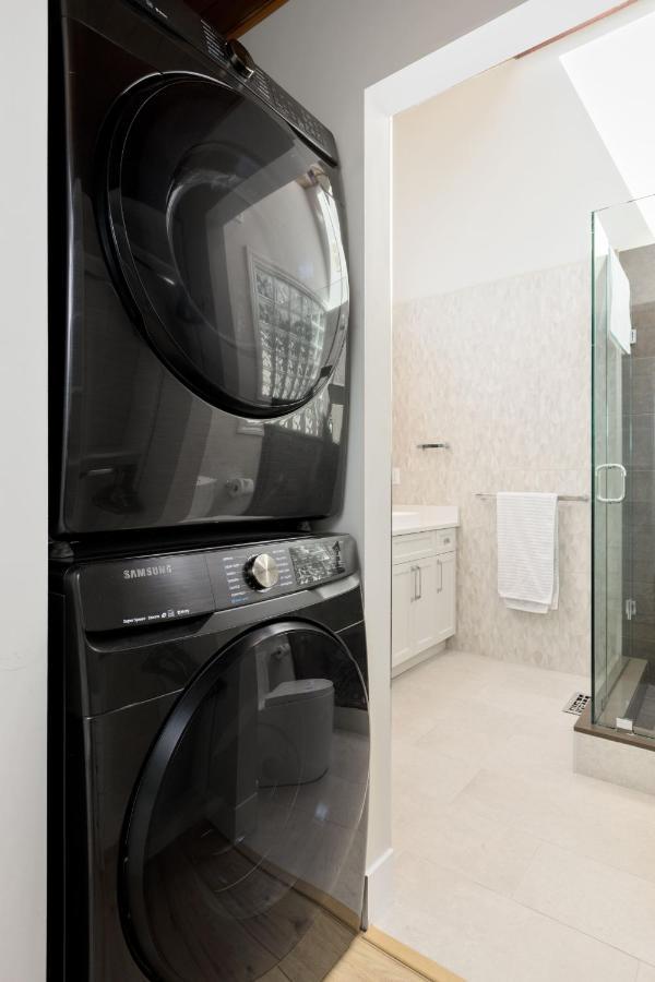 Beautiful Villa With Heated Pool Hot Tub By Forest North Vancouver Bagian luar foto